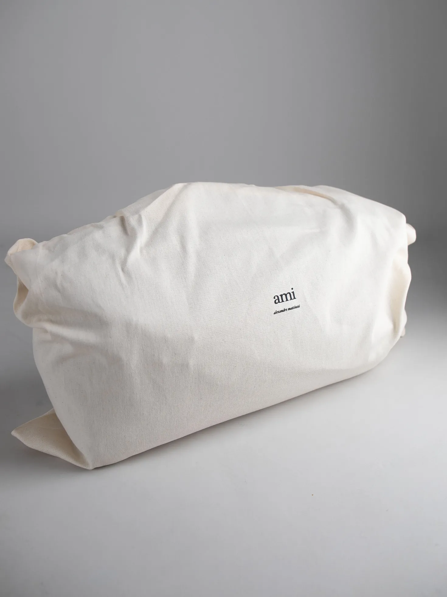 AMI Paris Tas Zwart LL706 Nylon